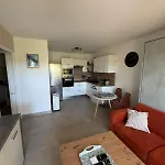 T2 Cosy En Bord De Avec Terrasse, Piscine Et Parking *