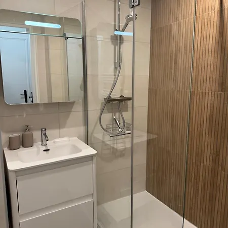 T2 Cosy En Bord De Avec Terrasse, Piscine Et Parking *