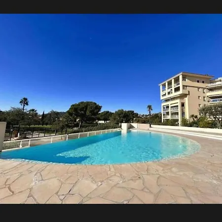 T2 Cosy En Bord De Avec Terrasse, Piscine Et Parking