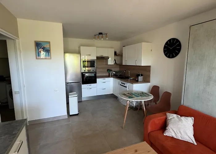 T2 Cosy En Bord De Avec Terrasse, Piscine Et Parking *