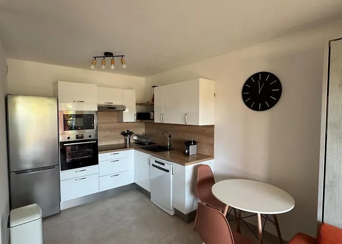 T2 Cosy En Bord De Avec Terrasse, Piscine Et Parking Antibes