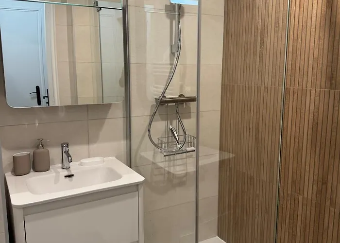 T2 Cosy En Bord De Avec Terrasse, Piscine Et Parking *